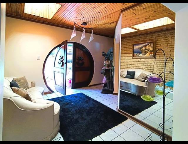 4 BEDROOM HOUSE FOR SALE IN LANGENHOVENPARK